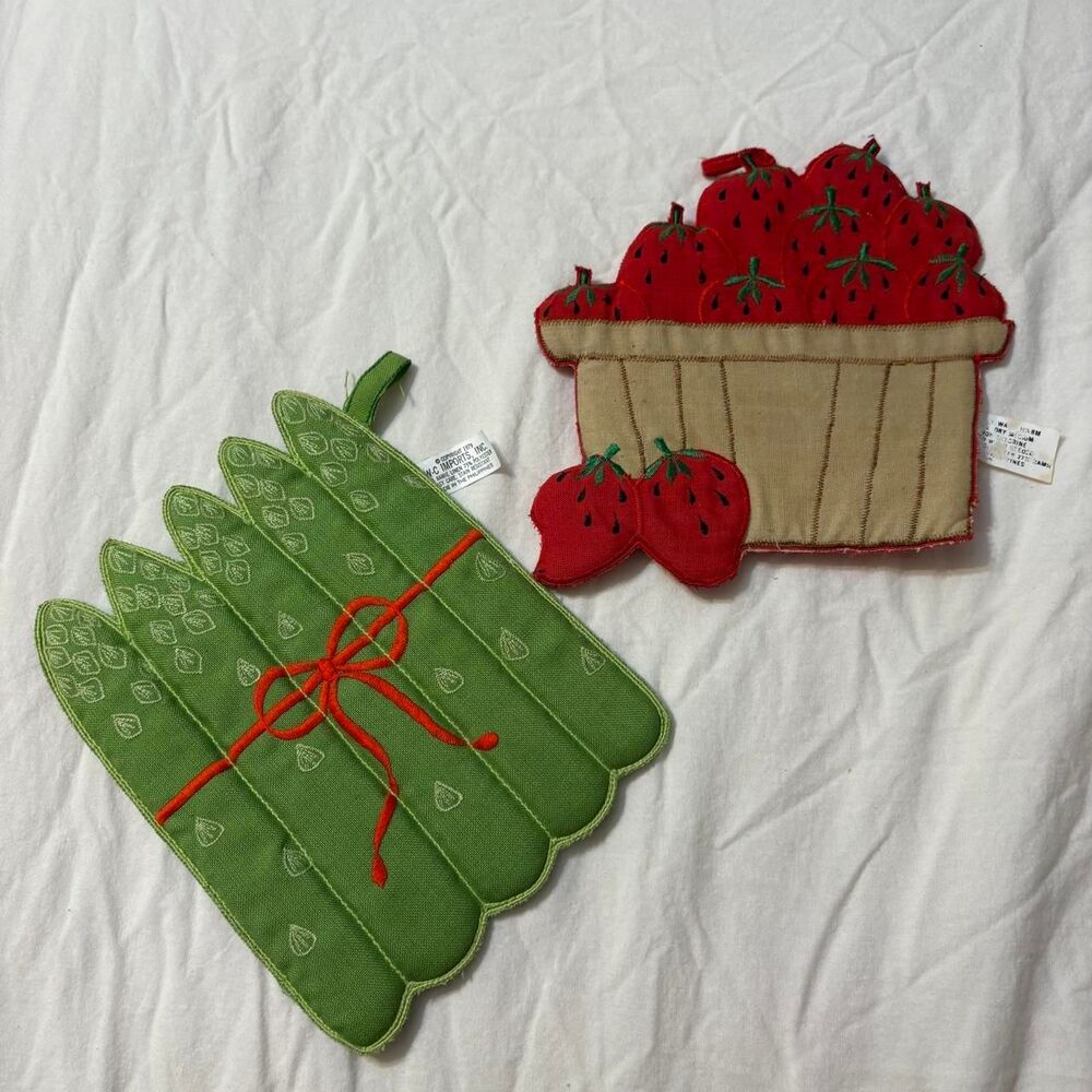 Vintage Cottagecore Fairy Garden Asparagus and Strawberry Potholders